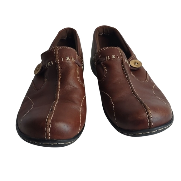 Clarks Loafer Women's Brown Leather Slip On Button Comfortable Shoes Sz 8M - Picture 3 of 9